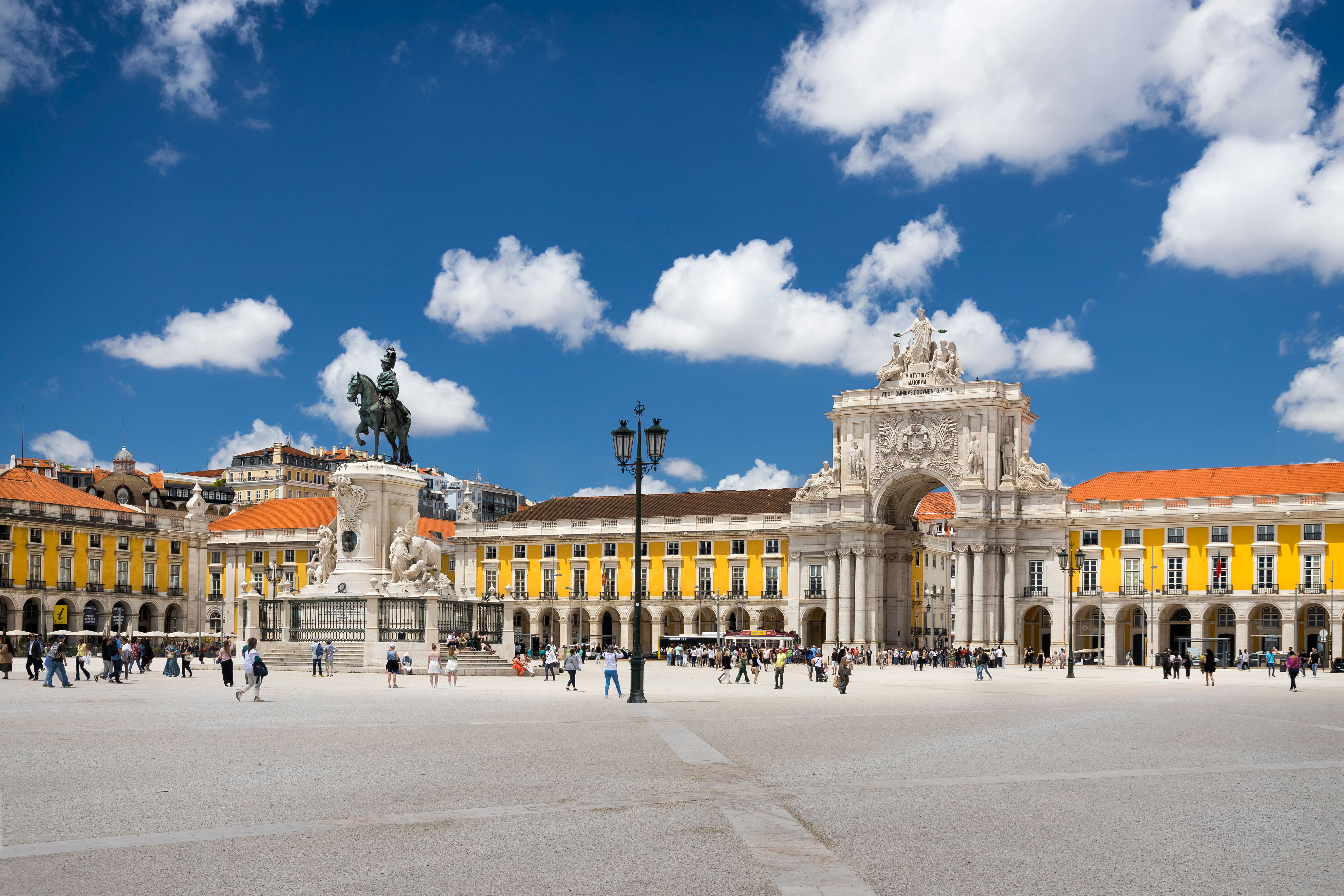 Chiado vs. Baixa – The Intellectual and Commercial Heart